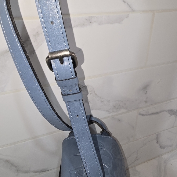 Elegant Blue Embossed Leather Bag - Picture 6 of 17